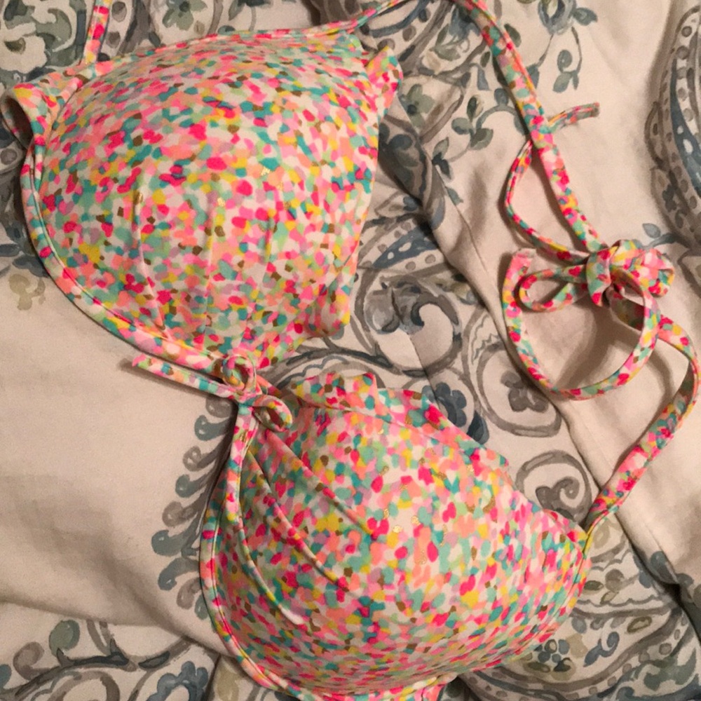 34D Victoria’s Secret swim top